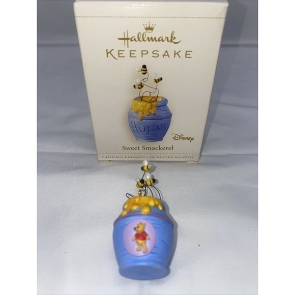 HALLMARK Disney Winnie the Pooh Bear Sweet Smackerel Ornament 2006 Keepsake D7 - Picture 2 of 6
